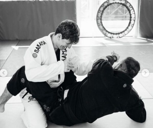 Σάκης Ρουβάς: Eκπαιδεύεται στις πολεμικές τέχνες!