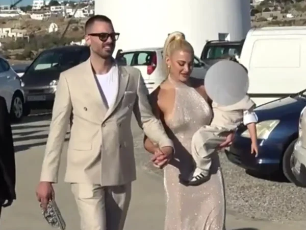 Ιωάννα Τούνη: Η πρώτη δημόσια εμφάνιση με τον νέο της σύντροφο – Στην αγκαλιά της και ο 2χρονος Πάρης – Βίντεο