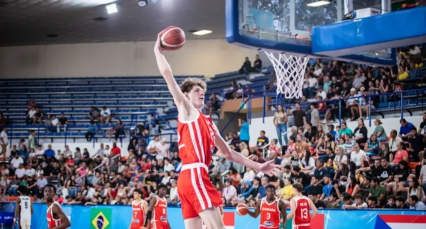 Είναι 14 ετών και έχει ύψος 2.29: Ποιο είναι το νέο φαινόμενο του παγκοσμίου μπάσκετ (βίντεο)