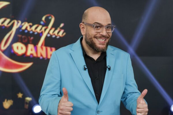 Στην αγκαλιά του Φάνη: Σάκης Τανιμανίδης και Ευτύχης Μπλέτσας, δύο ξεχωριστοί ταξιδιώτες – Απόψε στις 23:50 στον ΣΚΑΪ