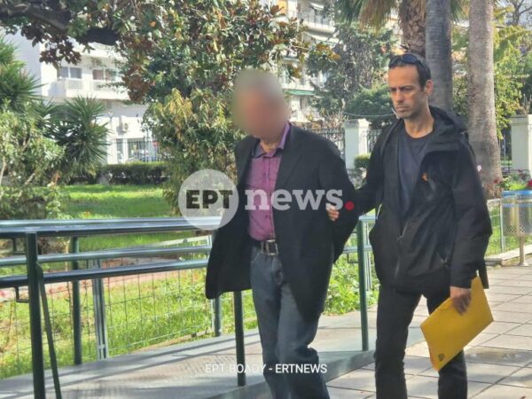 Βόλος: Ο Λιμενικός που συνελήφθη στο για ασέλγεια σε βάρος ανηλίκων έπαιρνε και «φακελάκια» για να μην κάνει ελέγχους σε πλοία