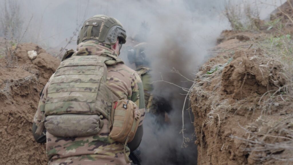 «Πρέπει να είμαστε έτοιμοι να χάσουμε παιδιά»: Η ωμή προειδοποιήση του αρχηγού των γαλλικών Ενόπλων Δυνάμεων για τη Ρωσία