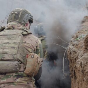 «Πρέπει να είμαστε έτοιμοι να χάσουμε παιδιά»: Η ωμή προειδοποιήση του αρχηγού των γαλλικών Ενόπλων Δυνάμεων για τη Ρωσία