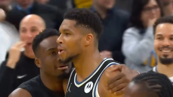 Γιάννης Αντετοκούνμπο: Ξέσπασε εκνευρισμένος  στον κόσμο της Ιντιάνα μετά το σουτ νίκης και ο Θανάσης του φώναξε «ήρεμα ρε φίλε…» (βίντεο)