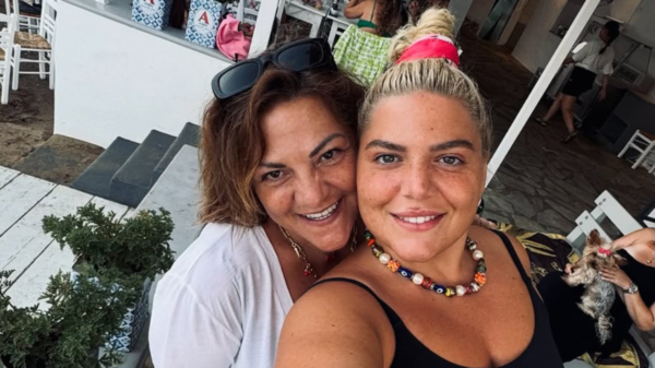 Δανάη Μπάρκα για Βίκυ Σταυροπούλου: Όταν δεν είχες χρήματα ούτε για τσιγάρα, μου έβαζες μουσική στο σπίτι για να μην ακούω τα κλάματά σου