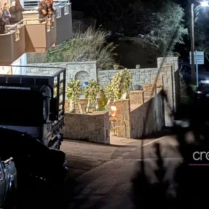 Στα Βορίζια μεταφέρθηκε η σορός του Φανούρη Καργάκη – Ο σπαραγμός της συζύγου και της αδελφής του  ραγίζει καρδιές -Δείτε βίντεο & φωτογραφίες