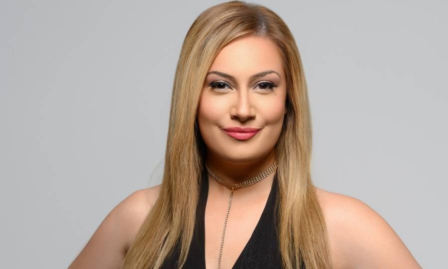 Elaina: Συγκινεί η ελληνοαμερικανίδα ερμηνεύτρια με την προσφορά της για την ανέγερση Ιερού Ναού στη Νέα Υόρκη (εικόνες)