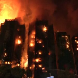 Τραγωδία στο Χονγκ Κονγκ: Στους 44 οι νεκροί, εκατοντάδες οι αγνοούμενοι από την πυρκαγιά στους ουρανοξύστες – Τρείς συλλήψεις