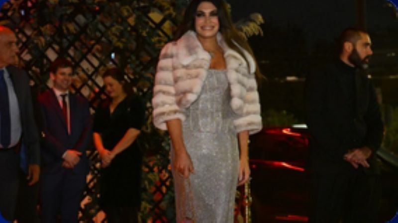 Κίμπερλι Γκίλφοϊλ: Εντυπωσιακή εμφάνιση, το μήνυμα και το συρτάκι στην εκδήλωση στον Αργυρό –Καλεσμένοι πολιτικοί και επιχειρηματίες (βίντεο)