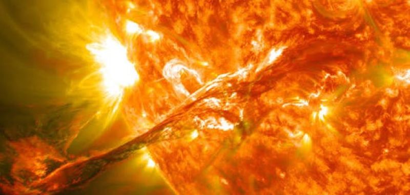 Η Γη χτυπήθηκε από τη μεγαλύτερη ηλιακή έκλαμψη του 2025 – Κίνδυνος  για παγκόσμιο μπλακ άουτ