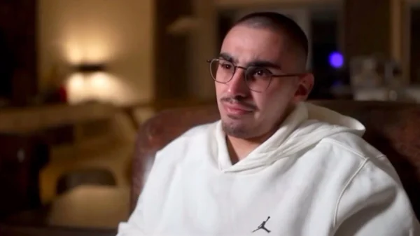 «Χειρότεροι και από Ναζί»: 21χρονος Ισραηλινός μιλά για τη σεξουαλική κακοποίηση που υπέστη στα χέρια των βασανιστών του στη Γάζα (βίντεο)