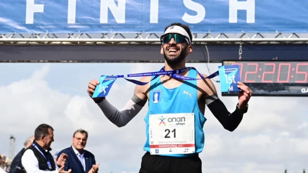 «Ήσουν πρεζάκιας και τώρα τρέχεις Μαραθώνιο» έλεγα στον εαυτό μου – Η ιστορία του Παναγιώτη Καραΐσκου από τις ουσίες στο Μαραθώνιο και στις νίκες