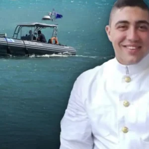 Νίκος Καρακλάς: «Σκότωσαν το παιδί μου και το κρέμασαν» – Όσα λέει η μητέρα του λιμενικού που βρέθηκε απαγχονισμένος στη Λέσβο (βίντεο)