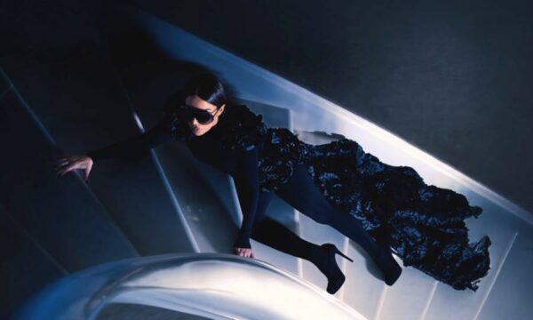 Κέλλυ Κελεκίδου: Καθηλώνει το νέο της τραγούδι και το βιντεοκλίπ για το «Σπίτι Σου»