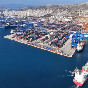 Επίθεση της Κινεζικής πρεσβείας στην Κίμπερλι Γκίλφοϊλ για το λιμάνι του Πειραιά