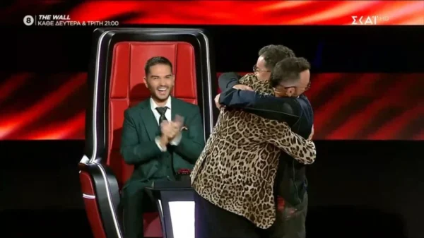 Επικό ντουέτο Μαζωνάκη – Μουζουράκη με το «Άπονη καρδιά» του Πάριου στο Voice