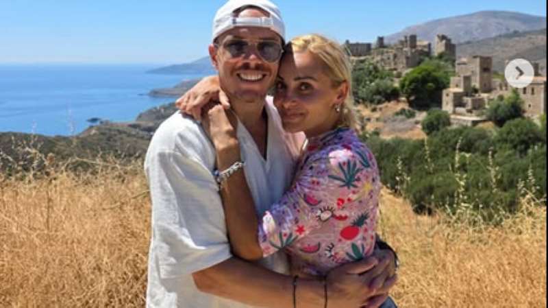 Μιλλούση: Πέταξαν πέτρες στο σπίτι μας: «Αν τα παιδιά μου ήταν εδώ και έπαιζαν στον κήπο;» (βίντεο)