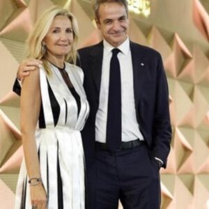 Κυριάκος και Μαρέβα Μητσοτάκη στο Κάιρο: Kοινή εμφάνιση στα λαμπερά εγκαίνια του Grand Egyptian Museum