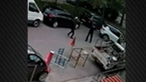 Νέος Κόσμος: Βίντεο ντοκουμέντο από την στιγμή που ο 29χρονος επιτίθεται με μανία στον 58χρονο – Σοκάρει η ιατροδικαστική για τα χτυπήματα