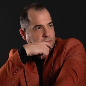 Ο Νίκος Νικολακόπουλος παρουσιάζει το πρώτο του single με τίτλο «Σε ένα τέταρτο»