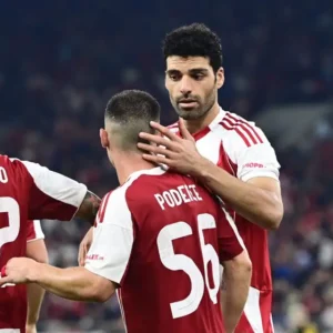 Oλυμπιακός – Άρης 2-1: Με Ποντένσε και Ταρέμι πάτησε κορυφή και κοιτάζει Αϊντχόφεν