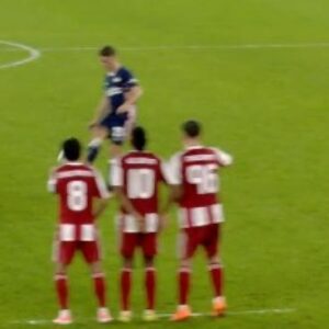 Ολυμπιακός – Αϊντχόφεν 1-1: Έχασαν τη νίκη μέσα από τα χέρια τους στις καθυστερήσεις οι ερυθρόλευκοι