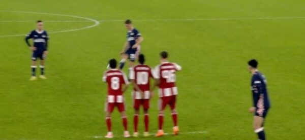 Ολυμπιακός – Αϊντχόφεν 1-1: Έχασαν τη νίκη μέσα από τα χέρια τους στις καθυστερήσεις οι ερυθρόλευκοι