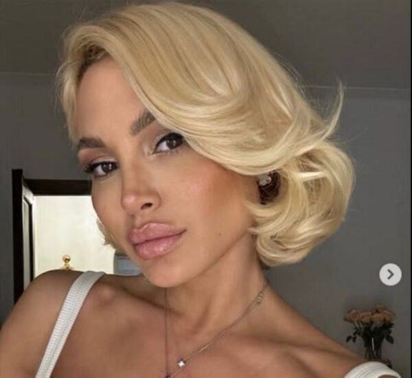 Η Αλεξάνδρα Παναγιώταρου στόλισε το χριστουγεννιάτικο δέντρο στο σπίτι της – Το βίντεο που δημοσίευσε