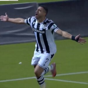 Λεβαδειακός – ΠΑΟΚ 2-3: Οι Θεσσαλονικείς νίκησαν με 10 παίκτες και λυτρωτή τον Γιακουμάκη