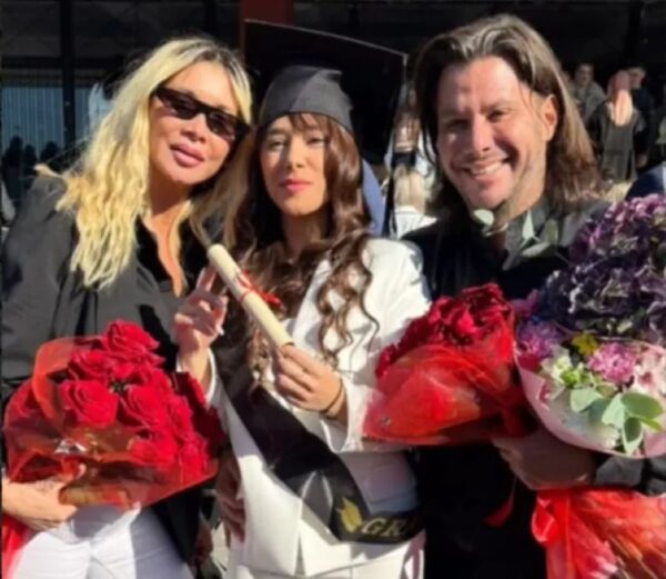 Πάολα: H κόρη της πήρε το πτυχίο της – Η οικογενειακή φωτογραφία