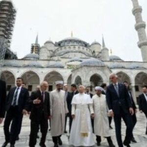 Live – Πάπας Λέων: Ιστορική επίσκεψη  στο Φανάρι – Θα υπογράψει κοινή διακήρυξη με τον Οικουμενικό Πατριάρχη – Επισκέφτηκε το Μπλέ Τζαμί