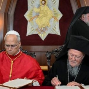 Πάπας Λεών: Ιστορική συνάντηση στο Φανάρι με τον Οικουμενικό Πατριάρχη Βαρθολομαίο – Κοινό μήνυμα για ενότητα και ειρήνη –«Απορρίπτουμε κάθε χρήση της θρησκείας και του ονόματος του Θεού για τη δικαιολόγηση της βίας» (Βίντεο)