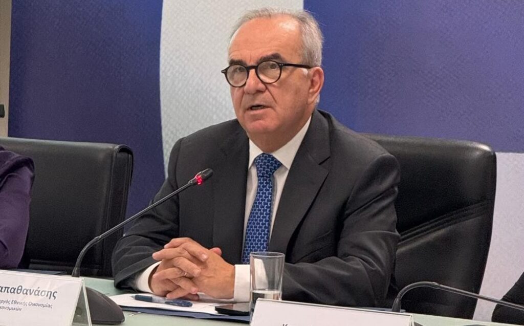 Παπαθανάσης για Fitch: Η αξιοπιστία και η αποτελεσματικότητα της αναπτυξιακής οικονομικής πολιτικής αναγνωρίζεται διεθνώς