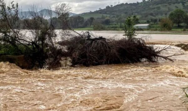 Κακοκαιρία: Σοβαρά προβλήματα στην Ήπειρο και την Κέρκυρα – Κατολισθήσεις, πλημμύρες και αποκλεισμένα χωριά – Πού θα είναι κλειστά τα σχολεία (βίντεο)