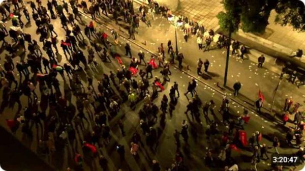 Eπέτειος Πολυτεχνείου: Πάνω από 23.000 διαδηλωτές πήραν μέρος στην ειρηνική πορεία για την επέτειο του Πολυτεχνείου