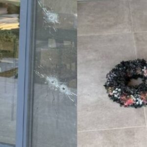 Ρόδος: Γάζωσαν με 14 σφαίρες μεζονέτα επιχειρηματία, άφησαν μαύρο στεφάνι στην είσοδο (βίντεο από τους πυροβολισμούς)