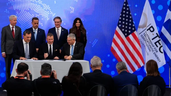 ExxonMobil, Energean και Helleniq Energy  υπέγραψαν συμφωνία για γεώτρηση υδρογονανθράκων στο Ιόνιο – Δυνητικό κοίτασμα ακόμη και 200 δισ. κυβικών μέτρων (bcm) φυσικού αερίου