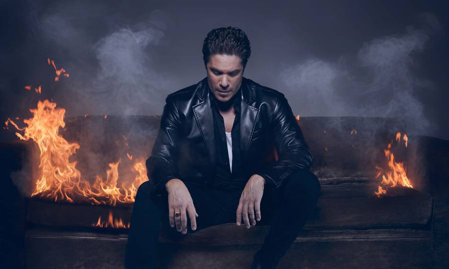 Τεράστια επιτυχία για το νέο album του Νίκου Οικονομόπουλου «11 με λίγα λόγια»