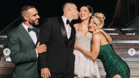 Iωάννα Τούνη: «Έχεις δει πιο ωραίο ζευγάρι με πιο ωραίους κουμπάρους;» – Νέες φωτογραφίες από το γάμο της κολλητής της