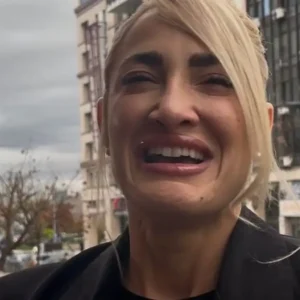 Ιωάννα Τούνη: Στο δικαστήριο για το revenge porn βίντεο – «Αν εγώ δεν έχω δικαιωθεί 8 χρόνια, φανταστείτε τι ζουν άλλες κοπέλες», είπε κλαίγοντας (βίντεο)