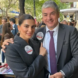 Σταματίνα Τσιμτσιλή: Στο πλευρό του συζύγου της μαζί με τα παιδιά τους στις εκλογές του Δικηγορικού Συλλόγου Αθηνών – Φωτογραφίες