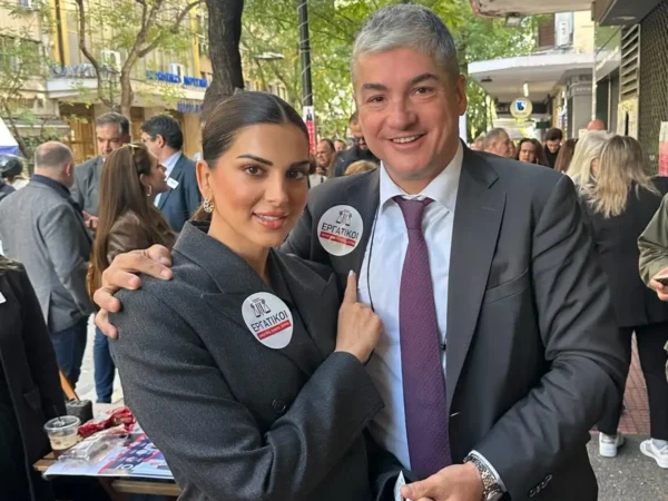 Σταματίνα Τσιμτσιλή: Στο πλευρό του συζύγου της μαζί με τα παιδιά τους στις εκλογές του Δικηγορικού Συλλόγου Αθηνών – Φωτογραφίες