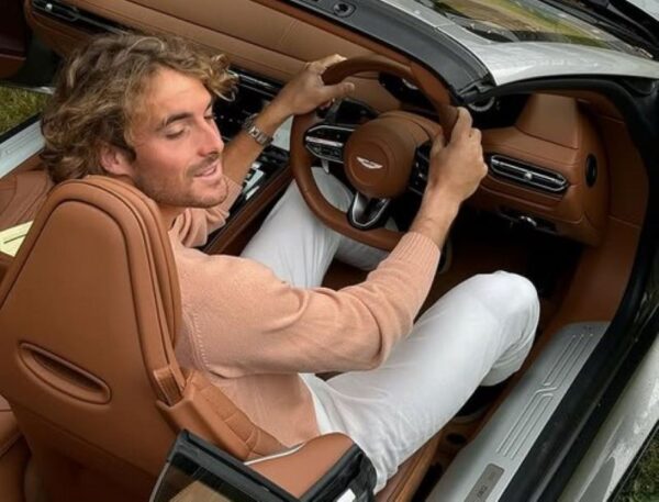 Στέφανος Τσιτσιπάς: Πιάστηκε από τις κάμερες να τρέχει με τη Lotus του με 210 χλμ. στην Αττική Οδό – Πρόστιμο και αφαίρεση διπλώματος