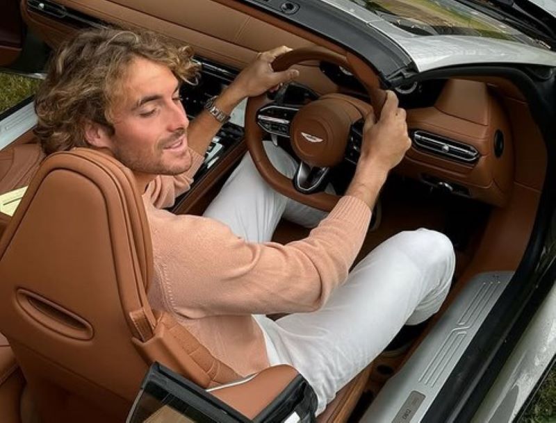 Στέφανος Τσιτσιπάς: Πιάστηκε από τις κάμερες να τρέχει με τη Lotus του με 210 χλμ. στην Αττική Οδό – Πρόστιμο και αφαίρεση διπλώματος