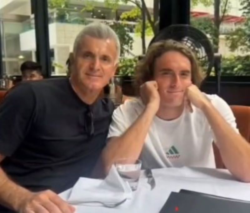 Απόστολος Τσιτσιπάς: Παρουσιάστηκε στην Τροχαία ο και είπε ότι αυτός οδηγούσε  και έτρεχε με 210 km με το πολυτελές αυτοκίνητο του γιού του Στέφανου