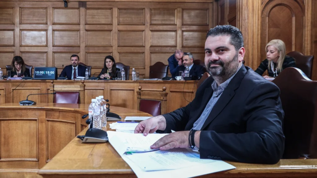 Kόντρα Λαζαρίδη – Λιακούλη στην Εξεταστική – Ο αντιπεριφερειάρχης Κρήτης, στέλεχος του ΠΑΣΟΚ  που έβαλε φωτιές (βίντεο)