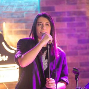 Τζένη Γεωργιάδη: Η υποψήφια του εθνικού τελικού της Eurovision προκάλεσε ντελίριο κεφιού σε μουσική σκηνή στον Κορυδαλλό (εικόνες)