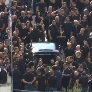 Βορίζια: Σπαραγμός και θρήνος στην κηδεία του  Φανούρη Καργάκη – “Φανούρη σε αγαπώ” φωνάζει  η γυναίκα του – Βίντεο