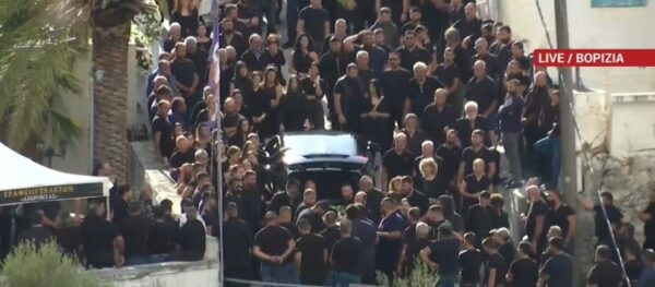Βορίζια: Σπαραγμός και θρήνος στην κηδεία του  Φανούρη Καργάκη – “Φανούρη σε αγαπώ” φωνάζει  η γυναίκα του – Βίντεο