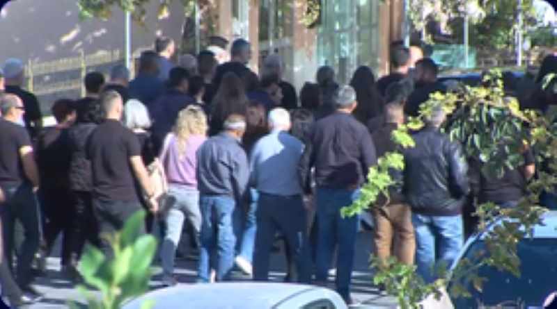 Βορίζια: Θρήνος στην κηδεία της 56χρονης Ευαγγελίας Φραγκιαδάκη – «Όσο αφήνουμε το αίμα να κυλά, ο τόπος μας μαυρίζει», το μήνυμα του ιερέα (βίντεο)